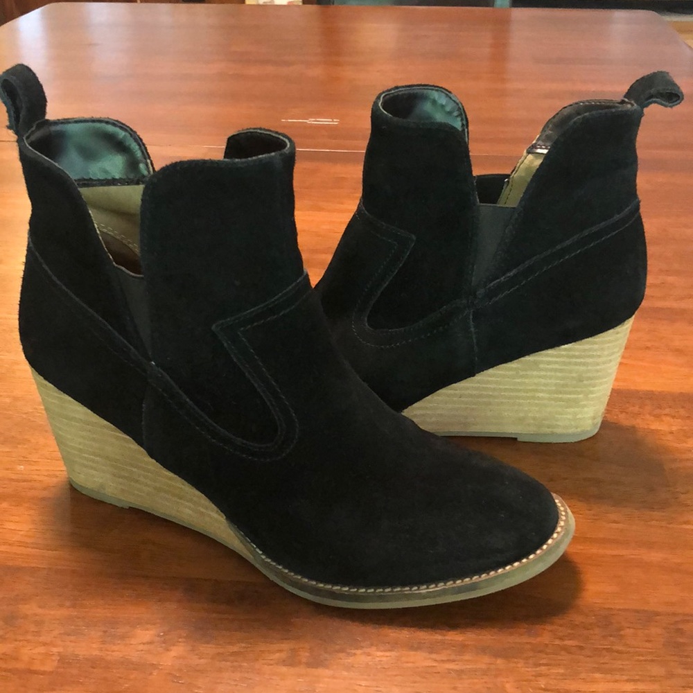 Blondo Irving Waterproof Wedge Booties
